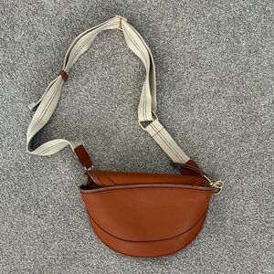 Universal Thread Tan Crossbody Bag with Cream Strap